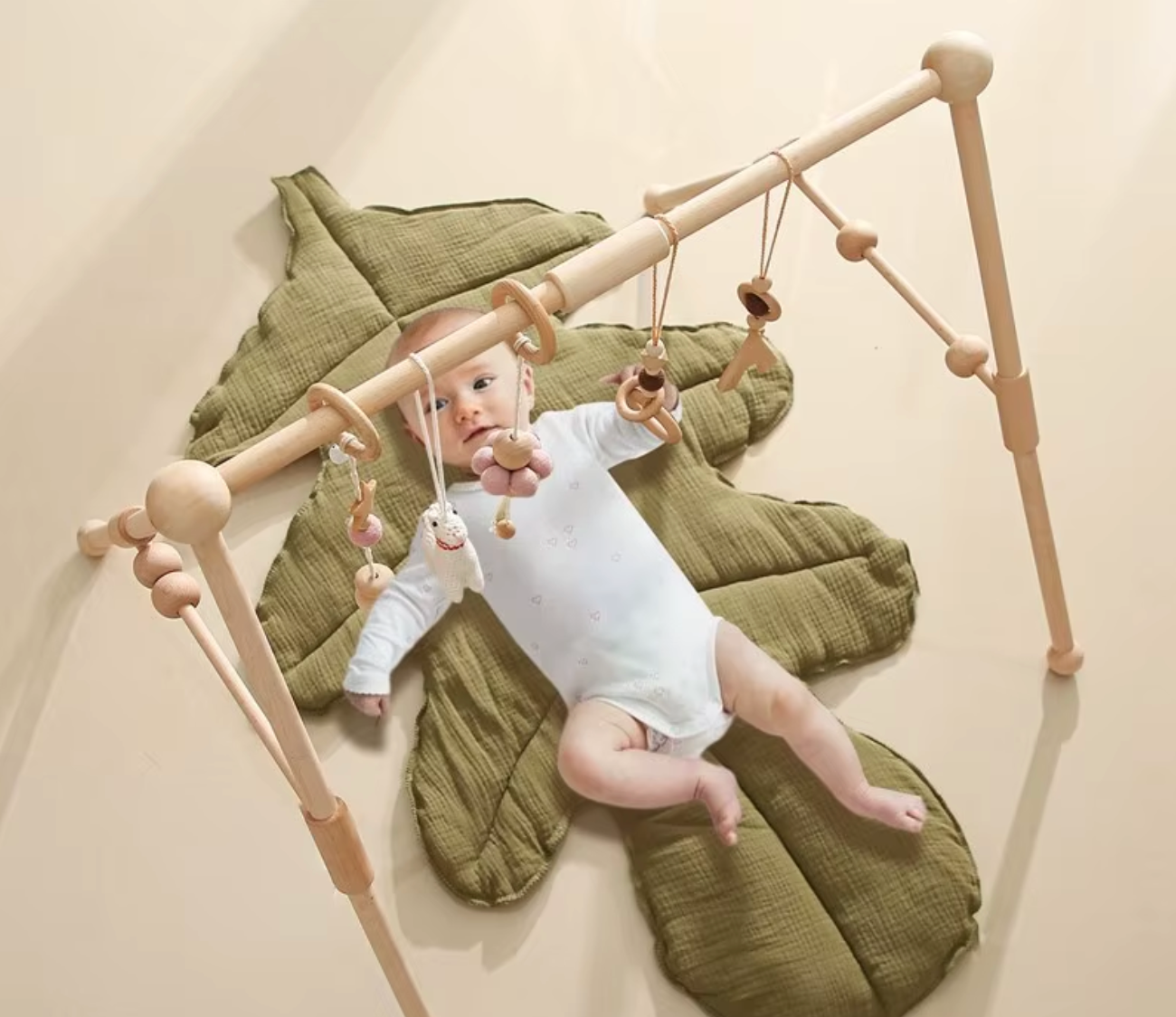 Babygym i Trä för Bebisar – Stilren & Pedagogisk Lek