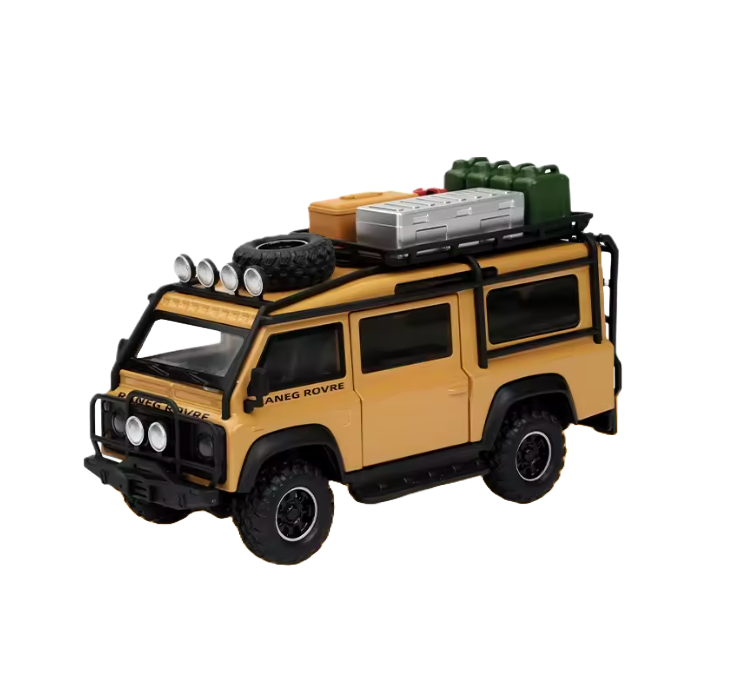 Gul offroad-minivan i modellformat med takräcke och packning mot transparent bakgrund