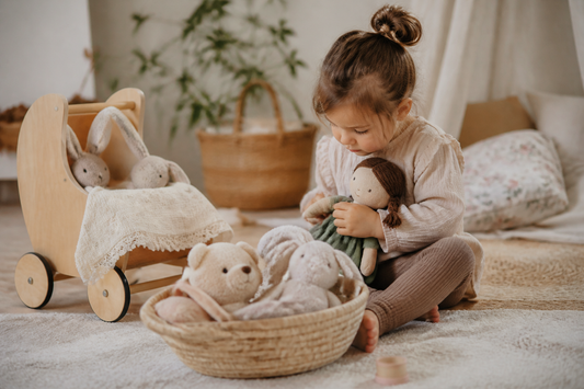 Dockor och mjukisdjur med omtanke: Guide till giftfri och hållbar lek