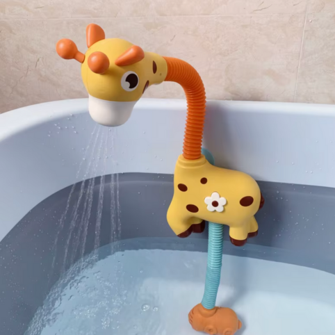 Girafformad vattenspridare monterad vid badkarskant och sprutande vatten