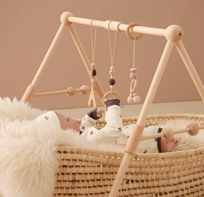 Babygym i Trä för Bebisar – Stilren & Pedagogisk Lek