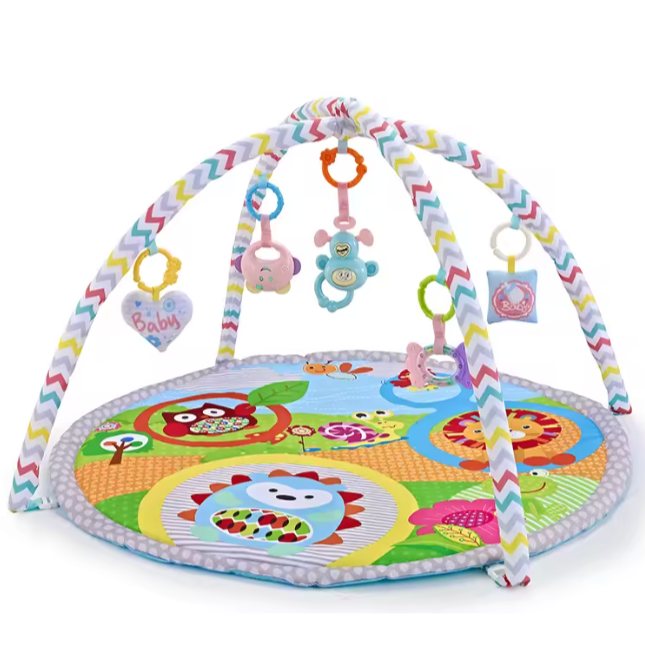 Runt babygym och lekmatta i lila mot ljus bakgrund