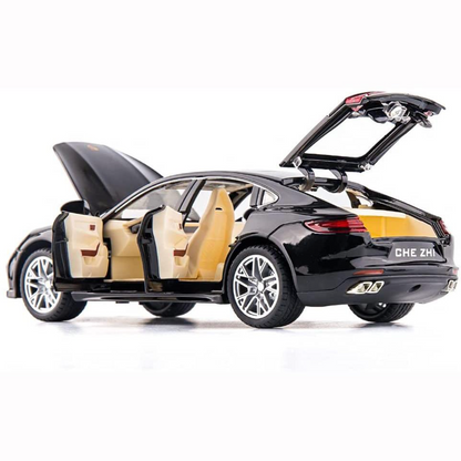 Sportbil Fyrdörrars Premium Mini Bilmodell - Skala 1:32 Med Ljud & Ljus