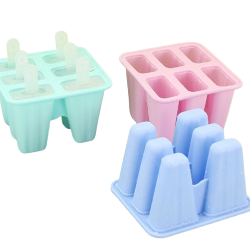 Isglassform i silikon i blå färg på transparent bakgrund