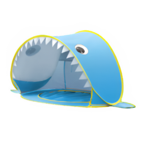 Blått pop up-strandtält för barn i hajdesign mot ljus bakgrund